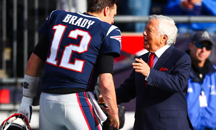 Tom Brady talks to Robert Kraft before a game